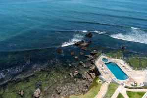 Breathtaking pool and jacuzzi overlooking the ocean.