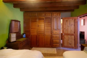It also features very nice wood closets - Plaza del Mar Real Estate