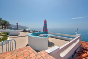 Community Features - - Plaza del Mar Real Estate