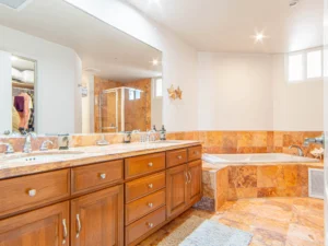 402 Riviera de Rosarito Condo for Sale - Master bathtub