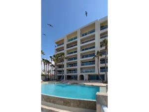 Las Olas 1 and infinity pool.