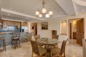 401 Mision Viejo, Rosarito - The spacious dining area is complemented by additional seating at the breakfast bar.